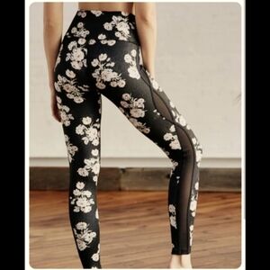EUC! Free People Movement LIZA Black Floral Leggings Sz Small